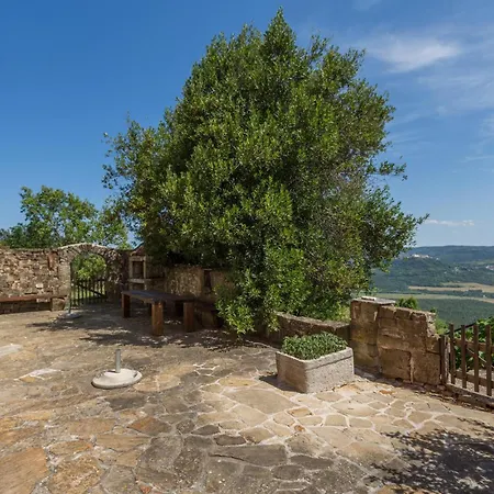 Holiday home In Oprtalj