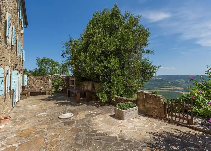 Vakantiehuis Stunning In Oprtalj