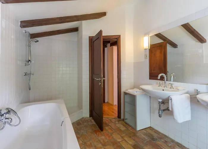 Stunning In Vakantiehuis Oprtalj